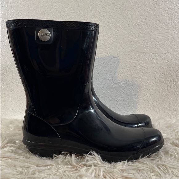 UGG Sienna Rain Boot Black High-Gloss Finish Real Fur From Sheep Size 12 NEW - Picture 5 of 16